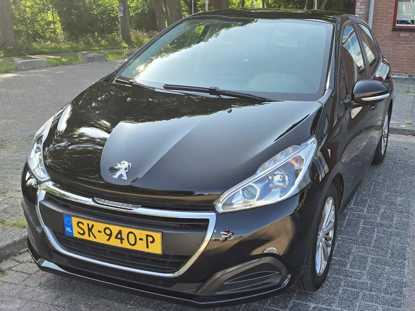 Peugeot 208 1.2 PureTech Active Zwart - 1