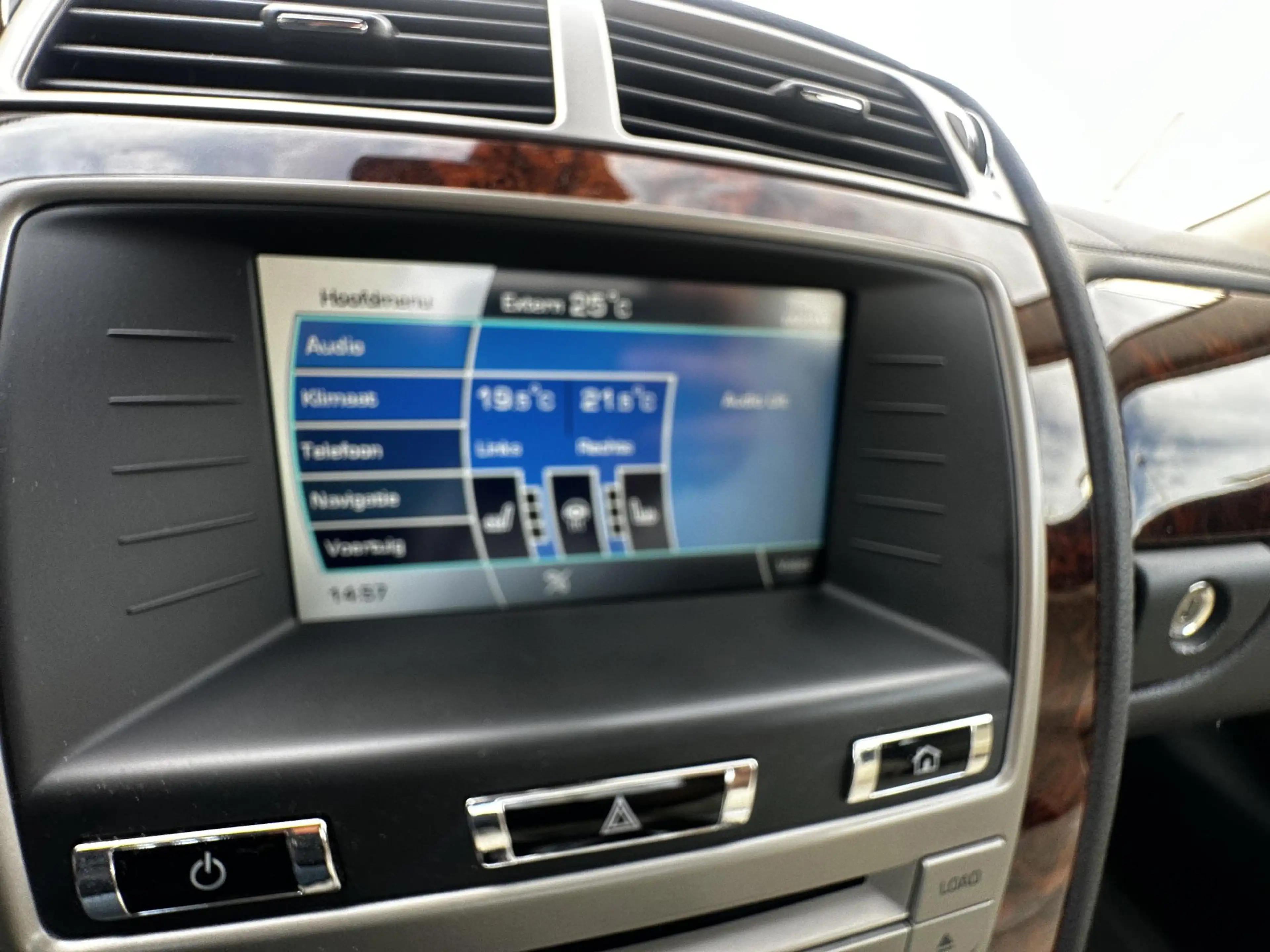 Jaguar XKR 5.0 V8 S/C Convertible — photo 12
