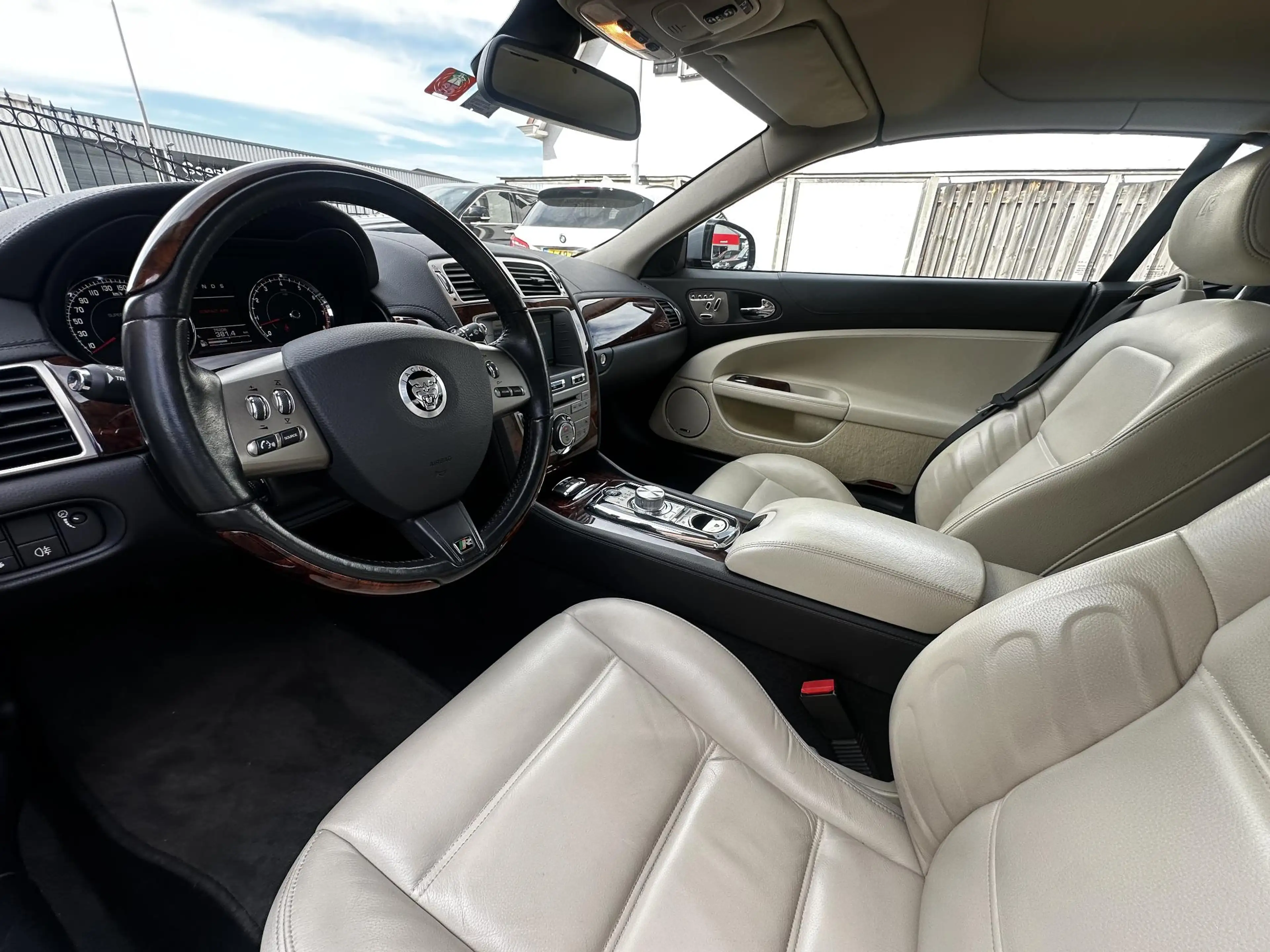 Jaguar XKR 5.0 V8 S/C Convertible — photo 3