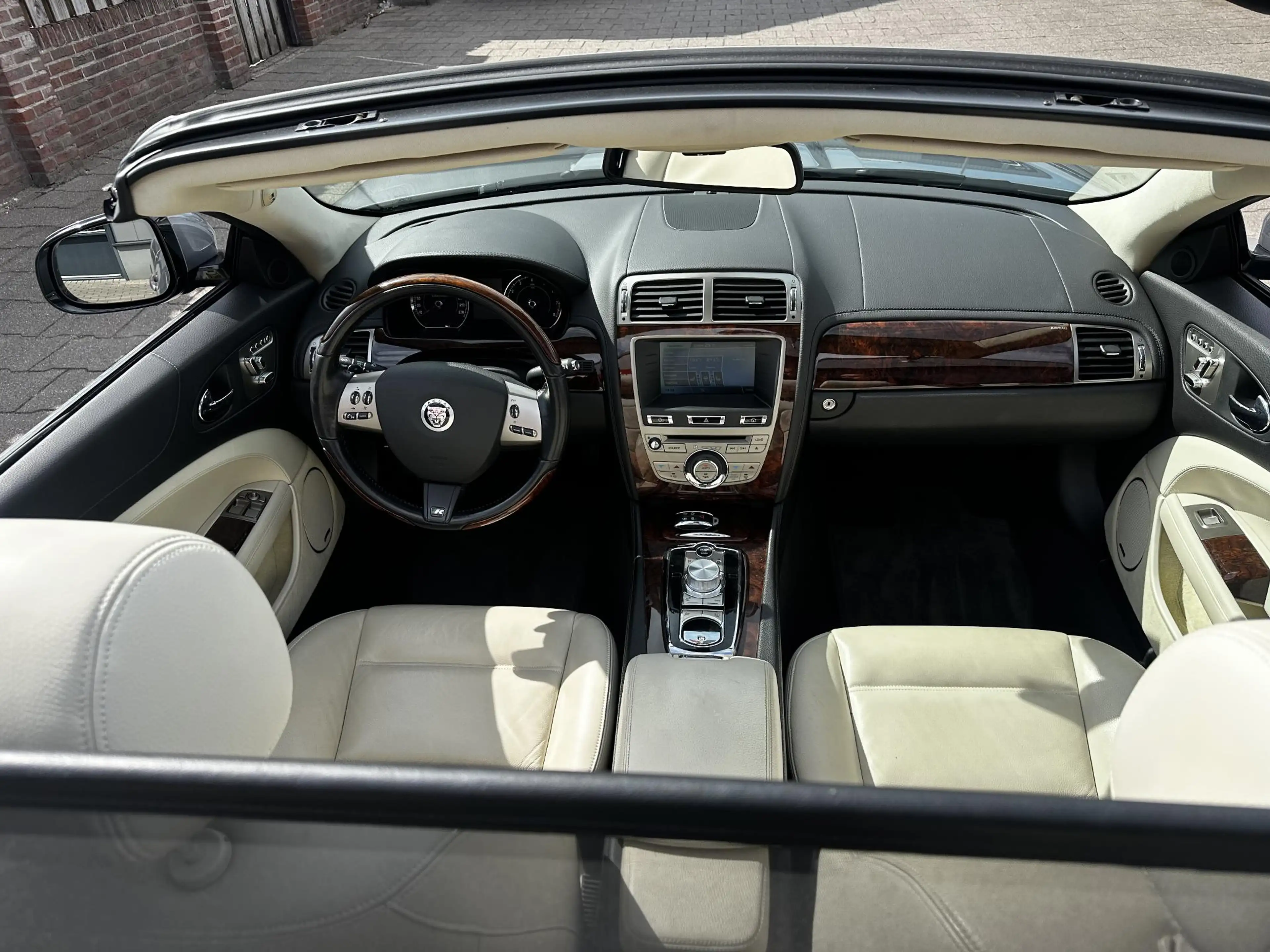Jaguar XKR 5.0 V8 S/C Convertible — photo 25