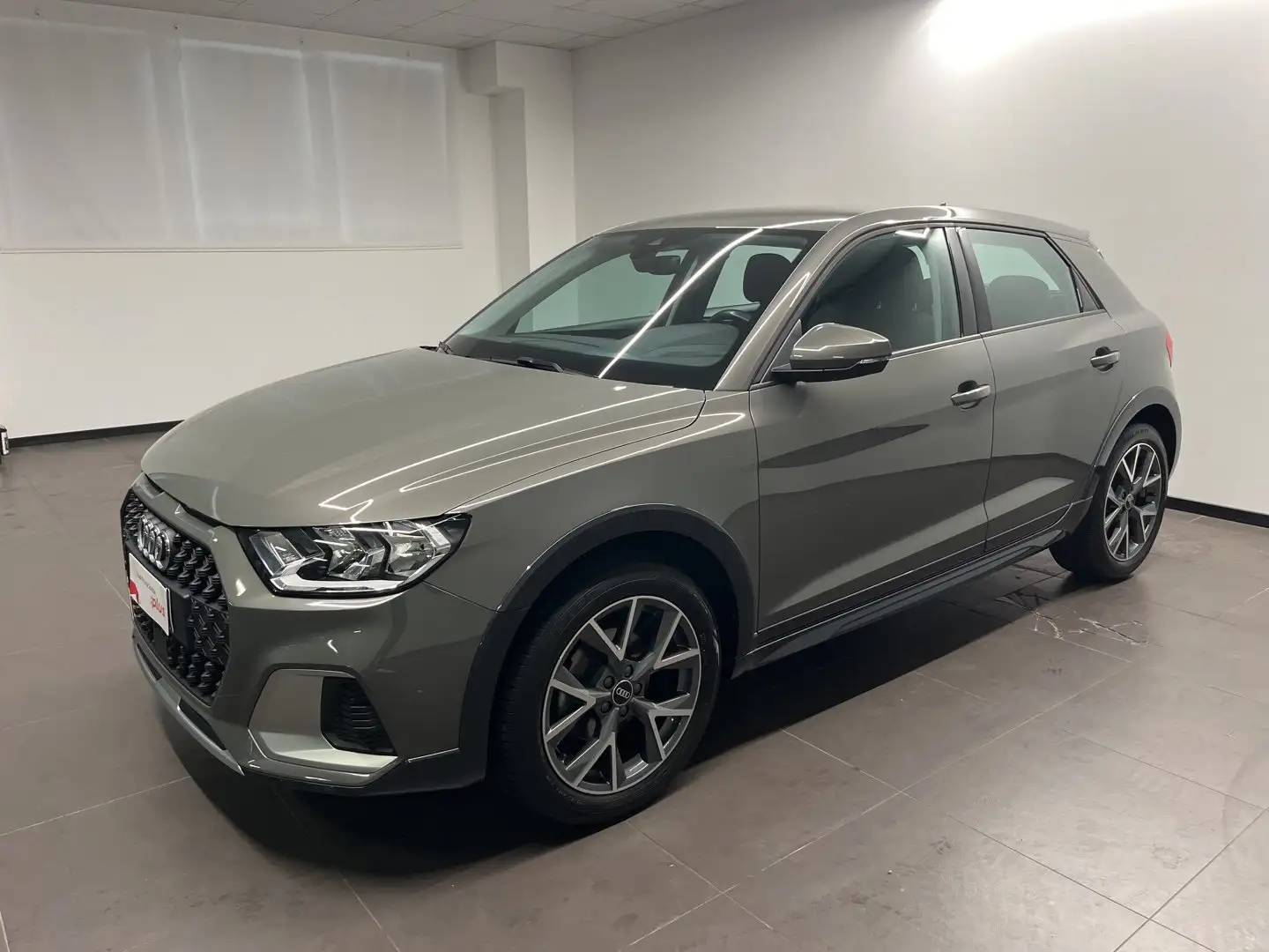 Audi A1 ALLSTREET 30 TFSI S TRONIC Grau - 1