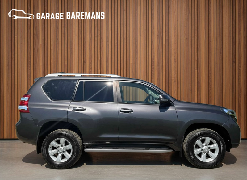 Toyota Land Cruiser 150 2.8 D-4D-F LX Window Van — photo 8