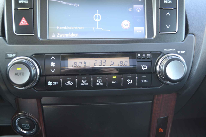 Toyota Land Cruiser 150 2.8 D-4D-F LX Window Van — photo 15