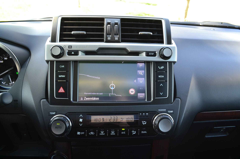 Toyota Land Cruiser 150 2.8 D-4D-F LX Window Van — photo 13