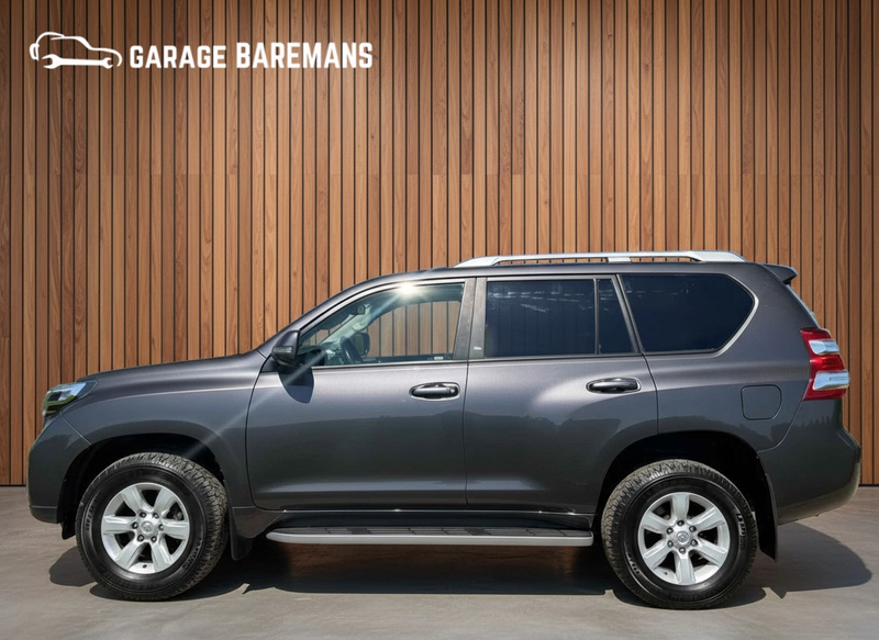 Toyota Land Cruiser 150 2.8 D-4D-F LX Window Van — photo 4