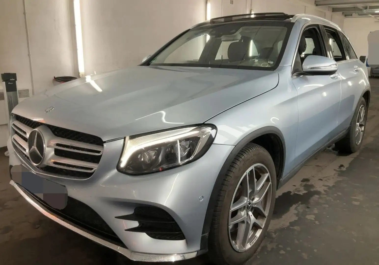Mercedes-Benz GLC 250 4Matic AMG*1.Hand*Kamera*Panor*Distronic Stříbrná - 1