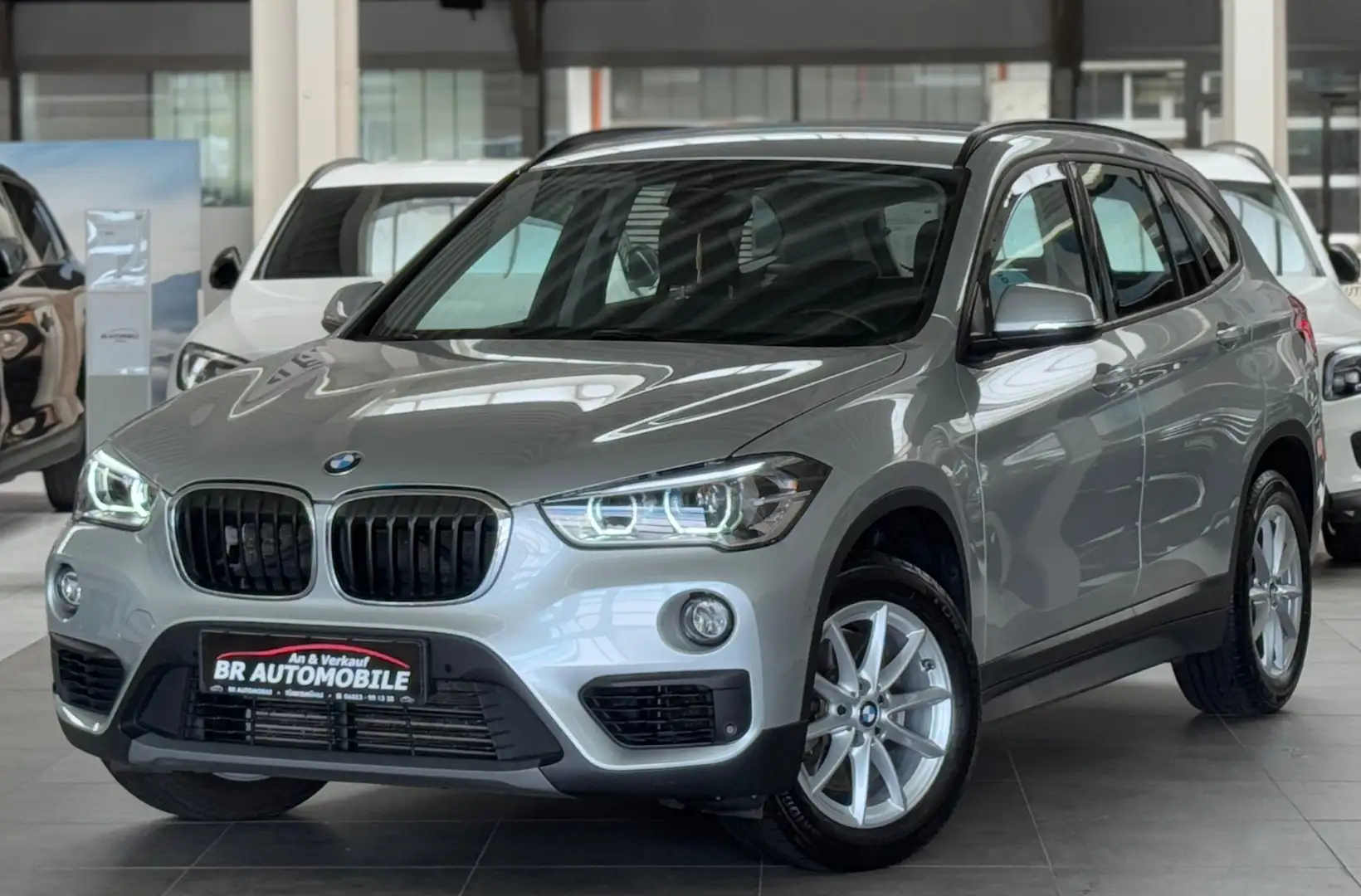 BMW X1 sDrive 20 i Advantage*LED*Navi*SR/WR*SHZ*LHZ* Grau - 1