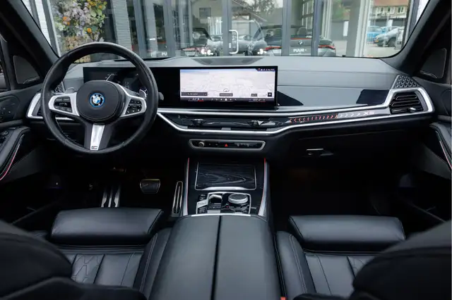 BMW X5 view 4
