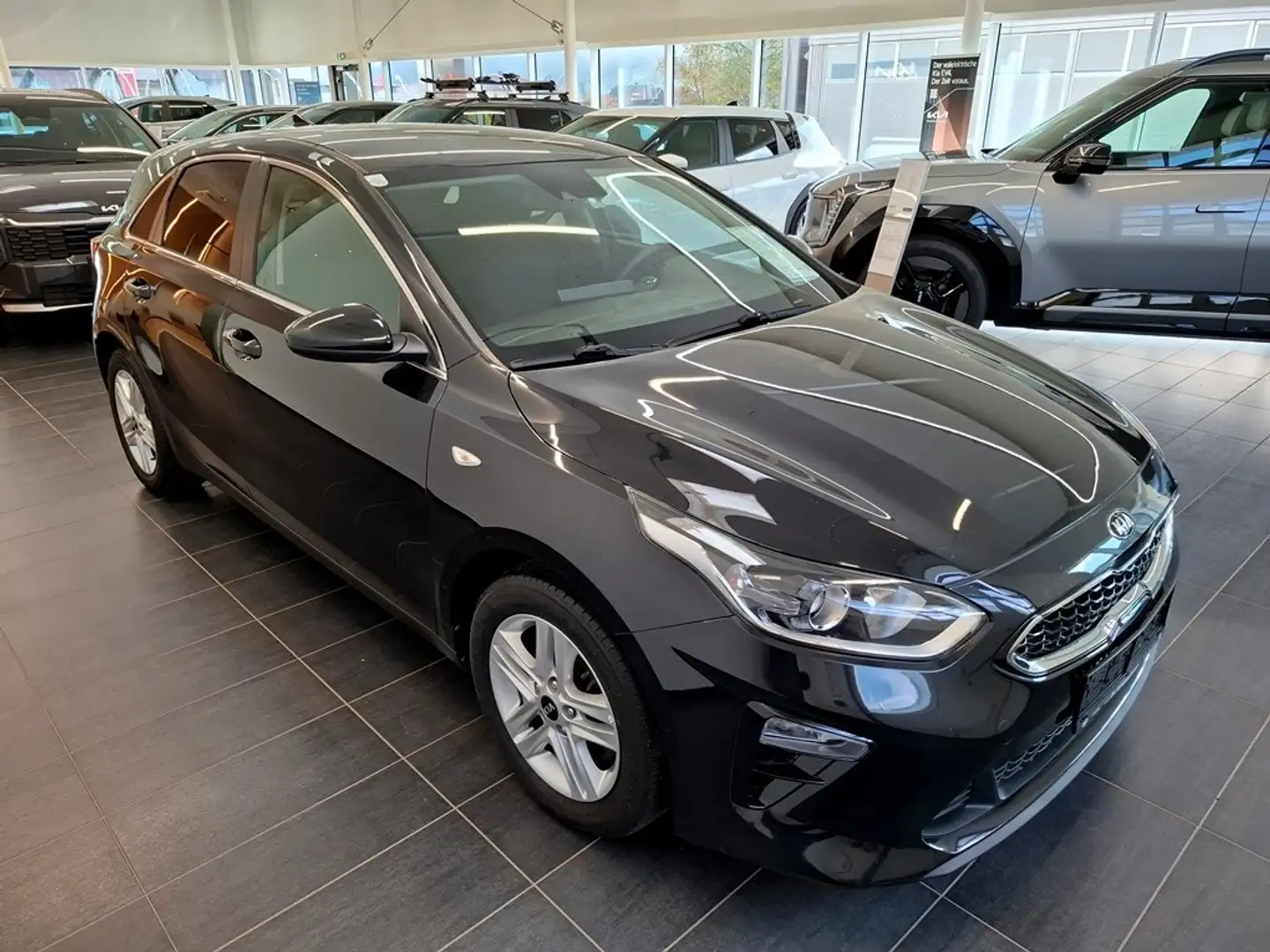 Kia Ceed / cee'd ceed 1,6 CRDi ISG Silber Nero - 2
