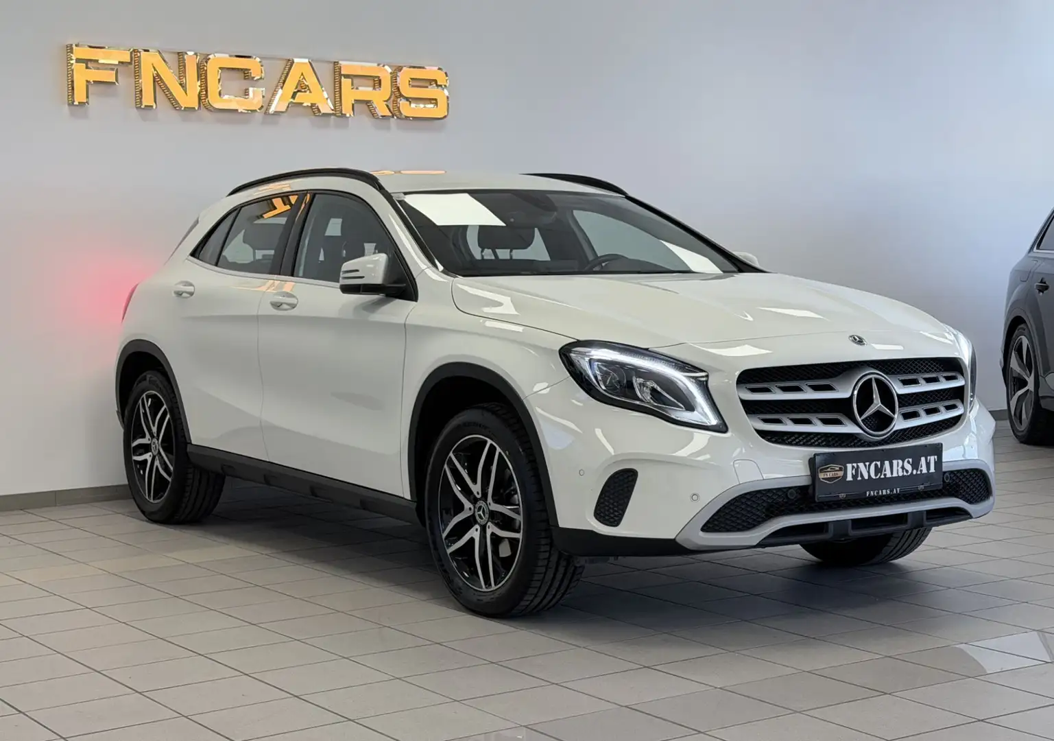 Mercedes-Benz GLA 200 Aut. | Standheizung | LED | Rückfahrkamera Weiß - 1
