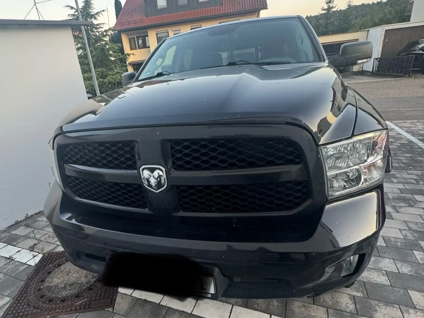 Dodge RAM 1500 Classic Schwarz - 2