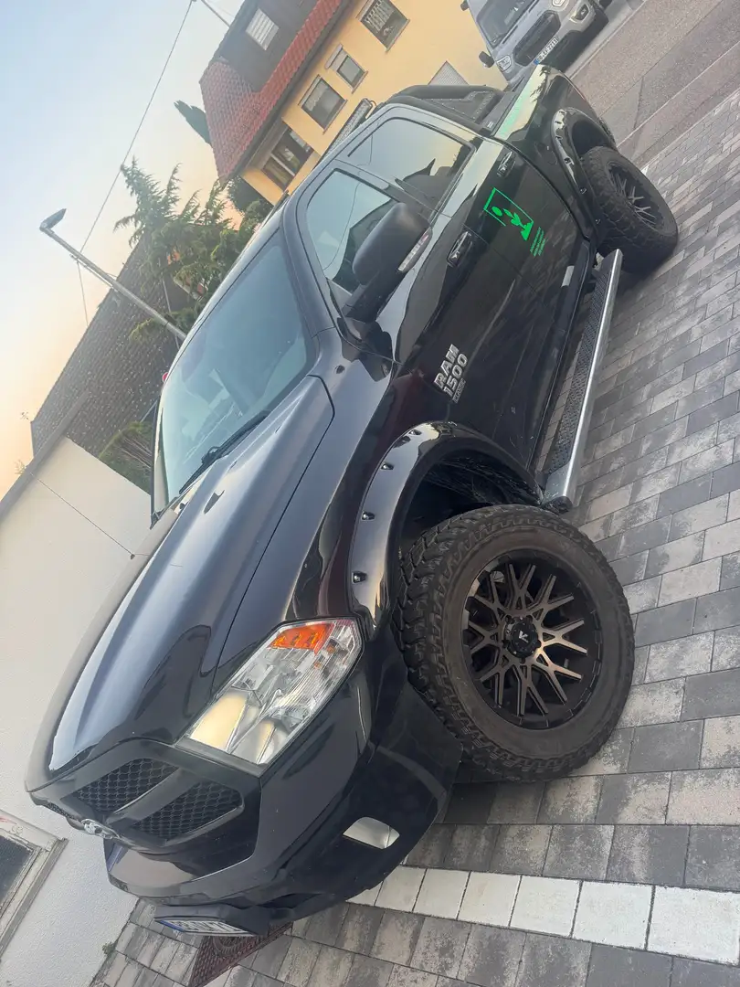 Dodge RAM 1500 Classic Schwarz - 1