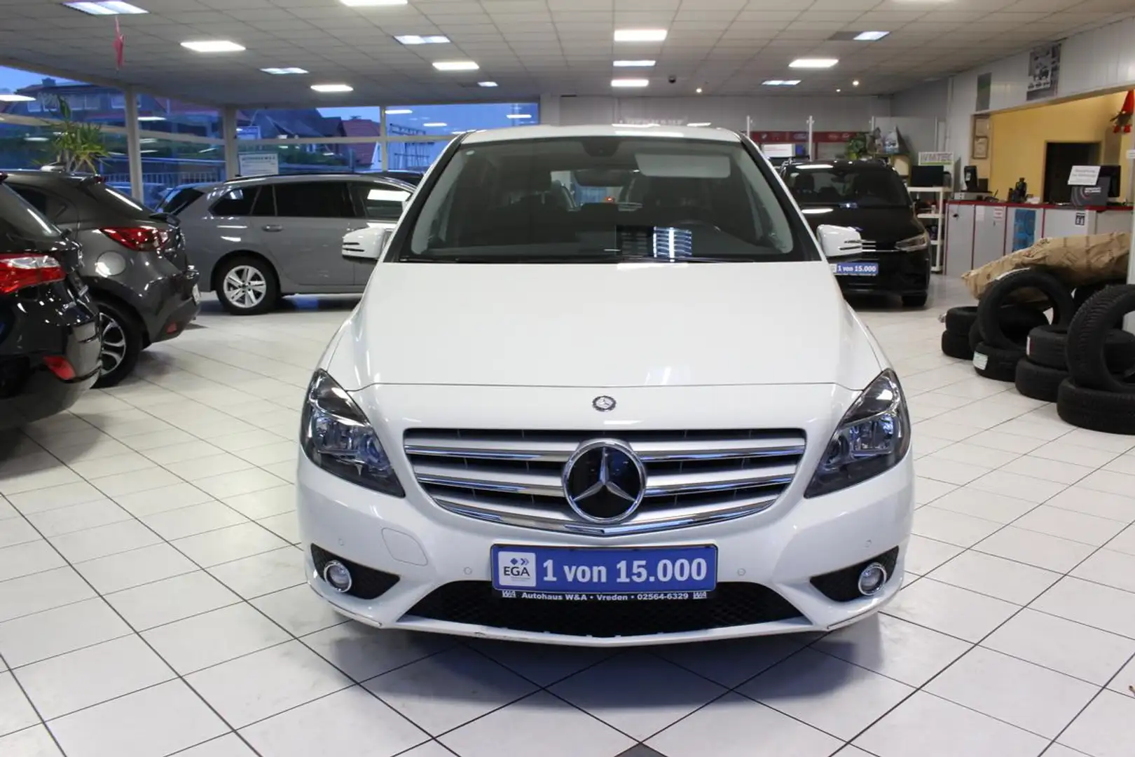 Mercedes-Benz B 180 Automatik Weiß - 2