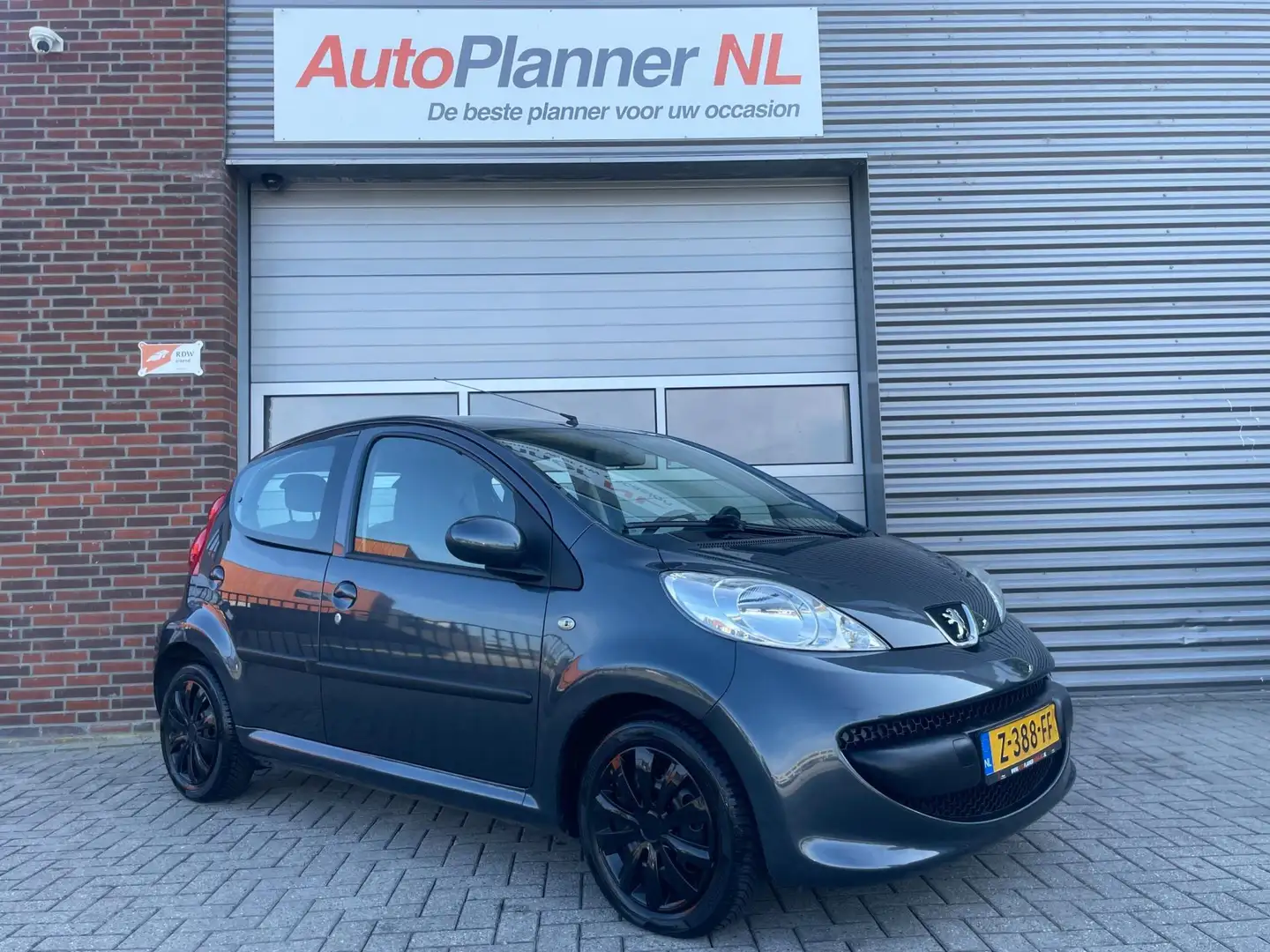 Peugeot 107 1.0-12V XR! 5-Deurs! Airco! APK 03-2026! Grijs - 1