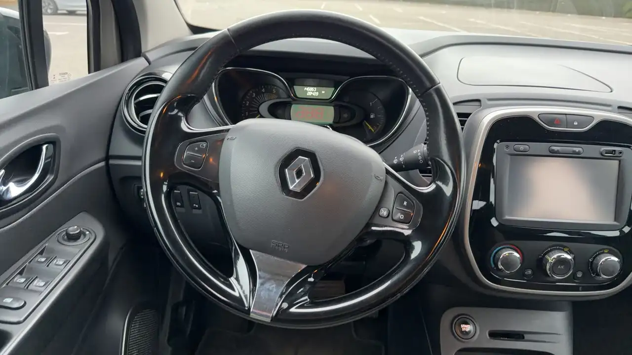 Renault Captur — photo 23