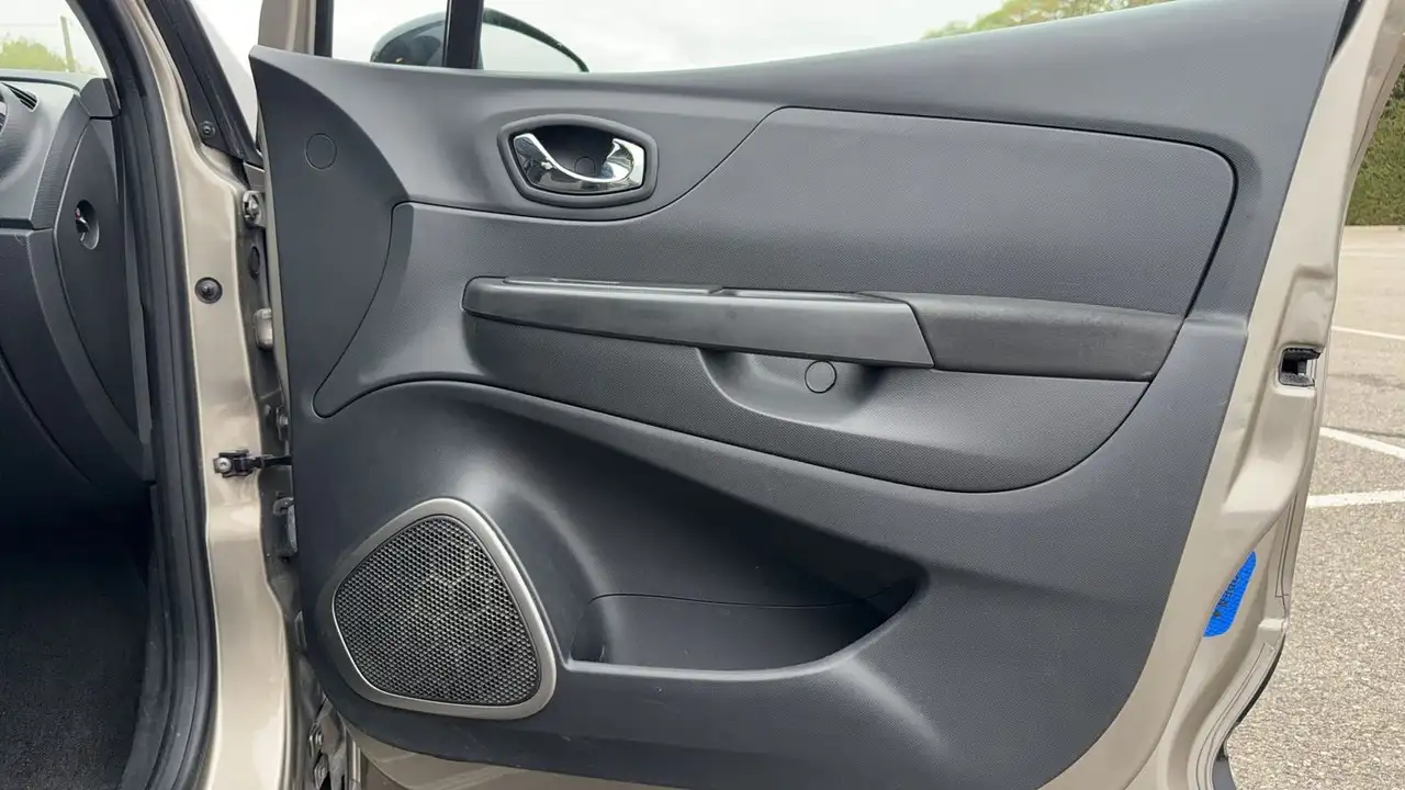 Renault Captur — photo 24