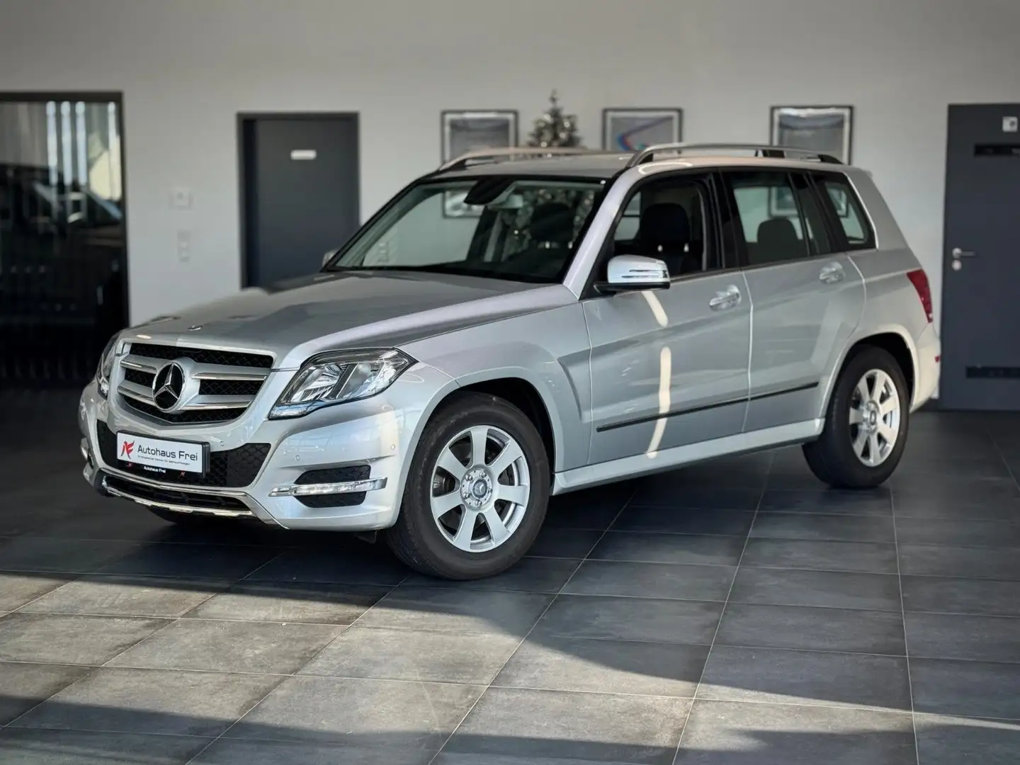 Mercedes-Benz GLK 220 CDI 4Matic*Kamera*AHK*COMAND*TOP Gepfleg Silber - 1