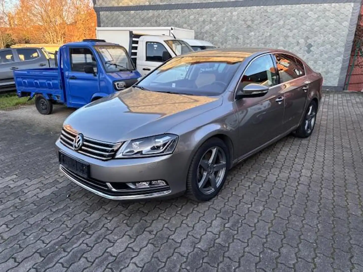 Volkswagen Passat 2.0 TDI Highline+Bi-XENON+NAVI+ALCANTARA+ Beige - 2