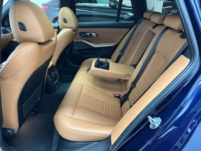 BMW 3 Series view 24