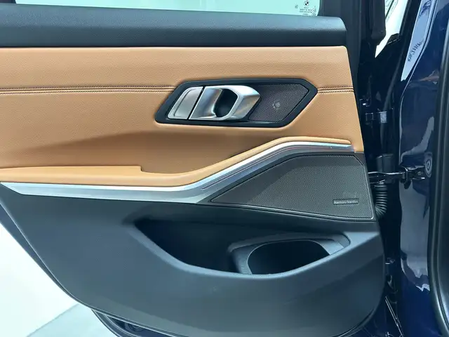 BMW 3 Series view 23