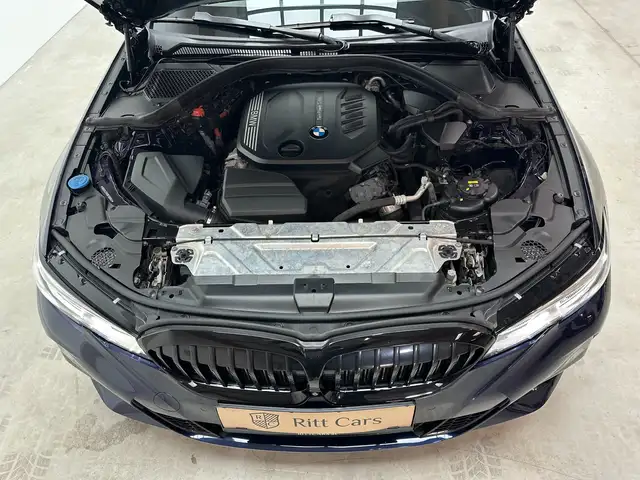 BMW 3 Series view 4