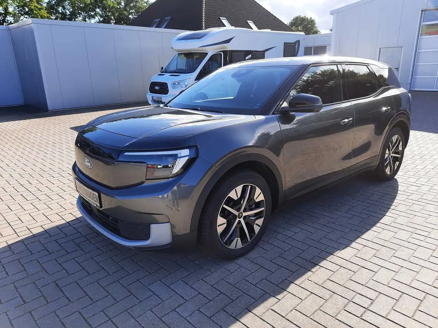 Ford Explorer Elektro Extended Range RWD 77kWh Premium Grau - 1