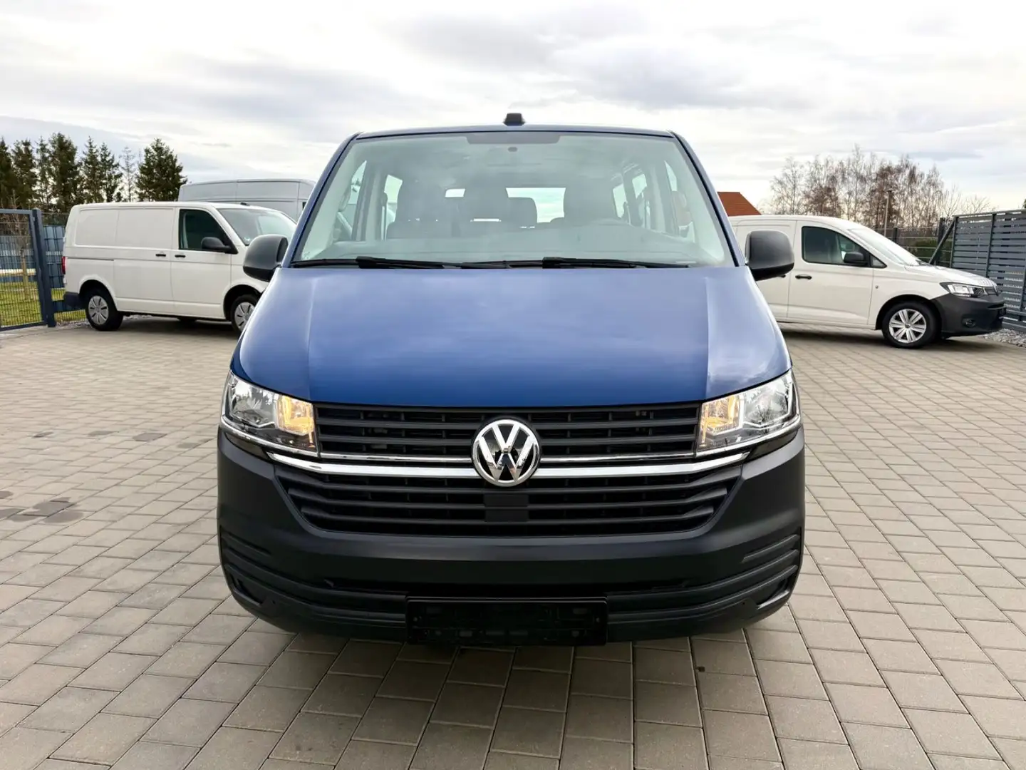 Volkswagen T6 Kombi 2.0 TDI 9-Sitze Klima 1.Hand Transporte Blau - 2