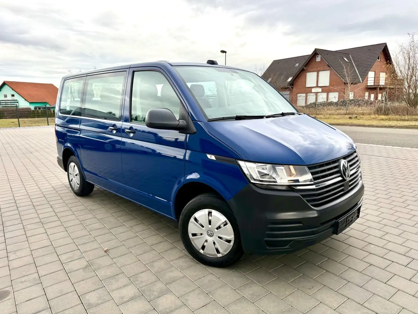 Volkswagen T6 Kombi 2.0 TDI 9-Sitze Klima 1.Hand Transporte Blau - 1