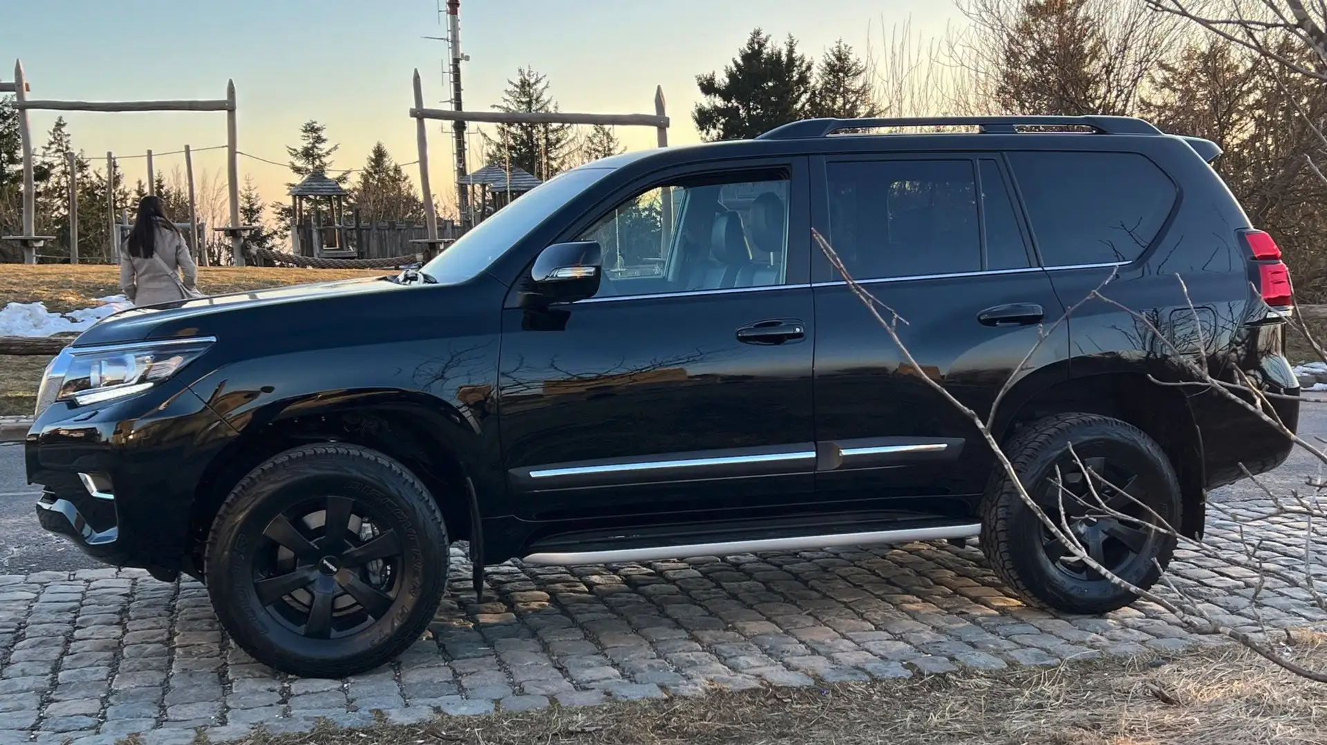 Toyota Land Cruiser LC 2.8 D-4D Exec., AKH, 8-fach bereift, Kimaautom. Noir - 2