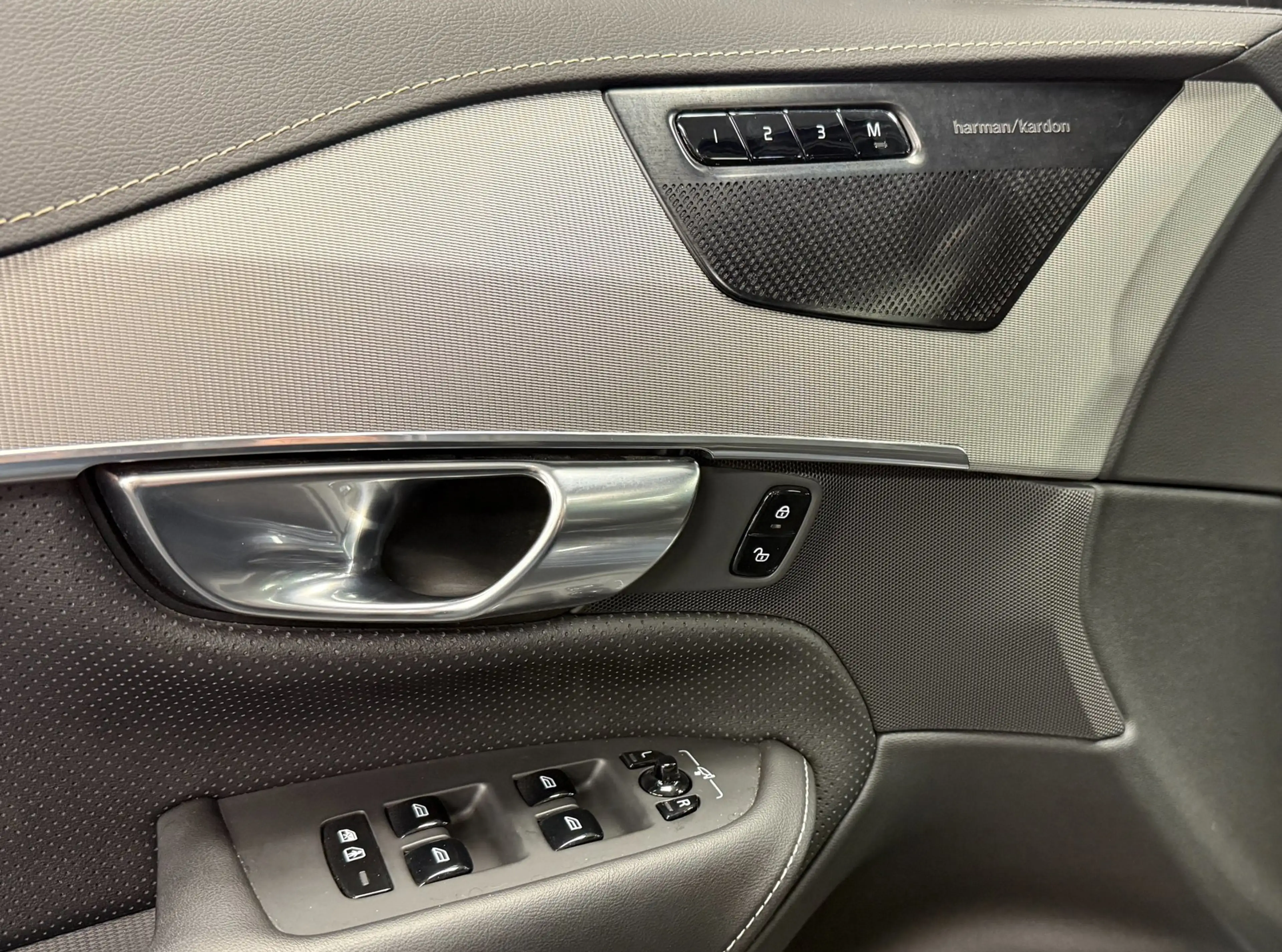 Volvo XC90 2.0 T8 Recharge AWD Plus Dark 455PK*Panodak*7Pers* — photo 7
