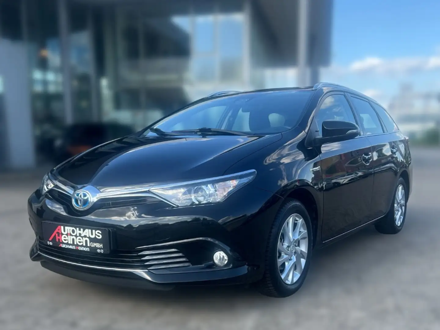 Toyota Auris Hybrid Edition-S 1.8 TS Apple CarPlay Android Auto Чёрный - 2