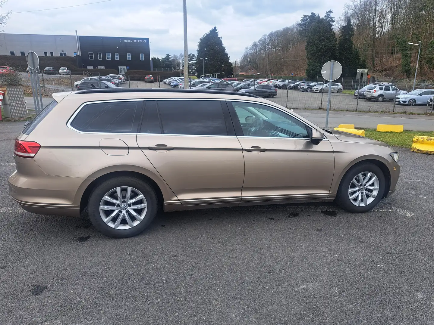 Volkswagen Passat Variant SW 1.6 CR TDi Trendline Oro - 1