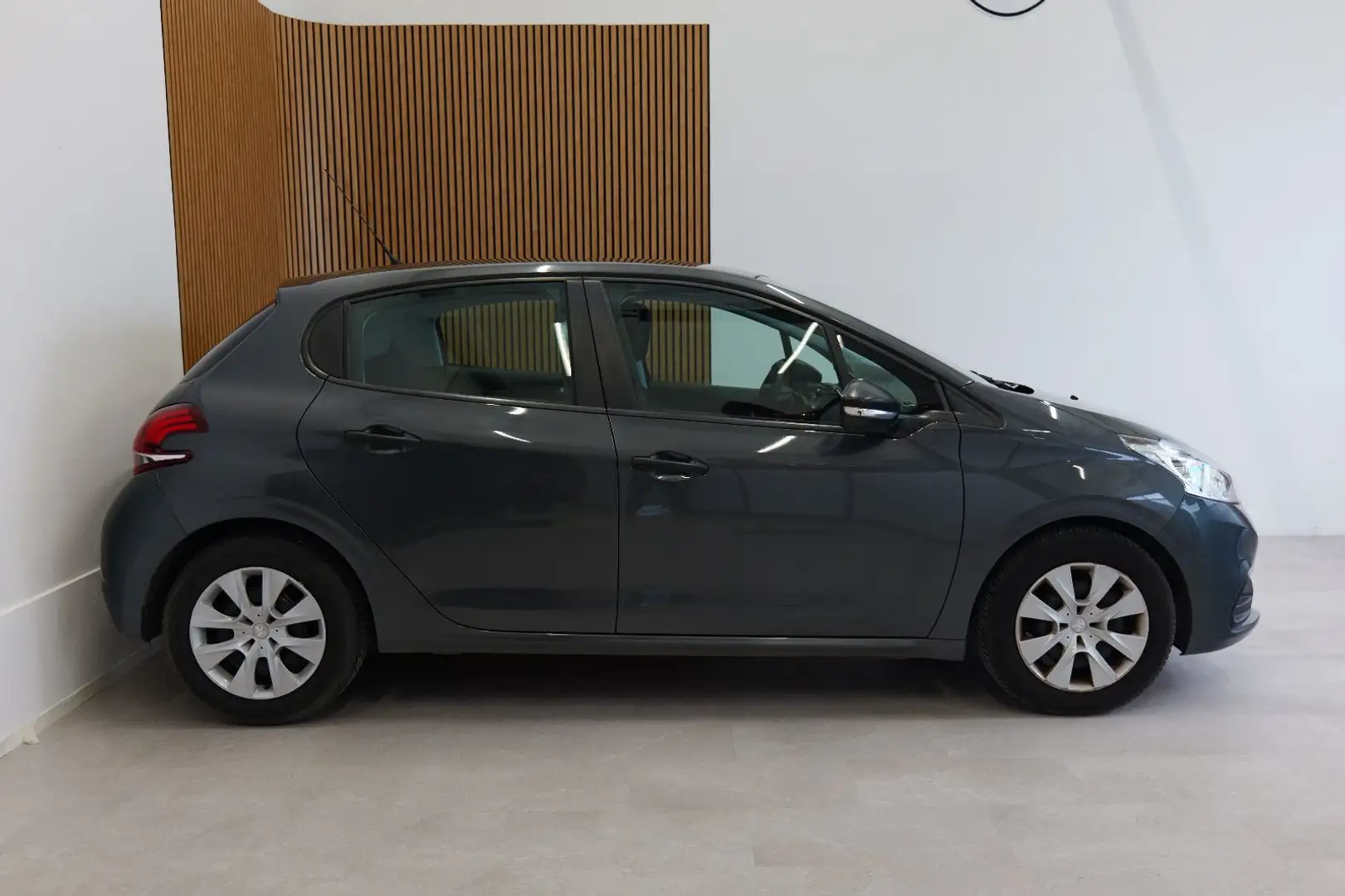 Peugeot 208 1.2 PureTech Access TEMP/KLIMA/ZV+TÜV 07.27 Grau - 2