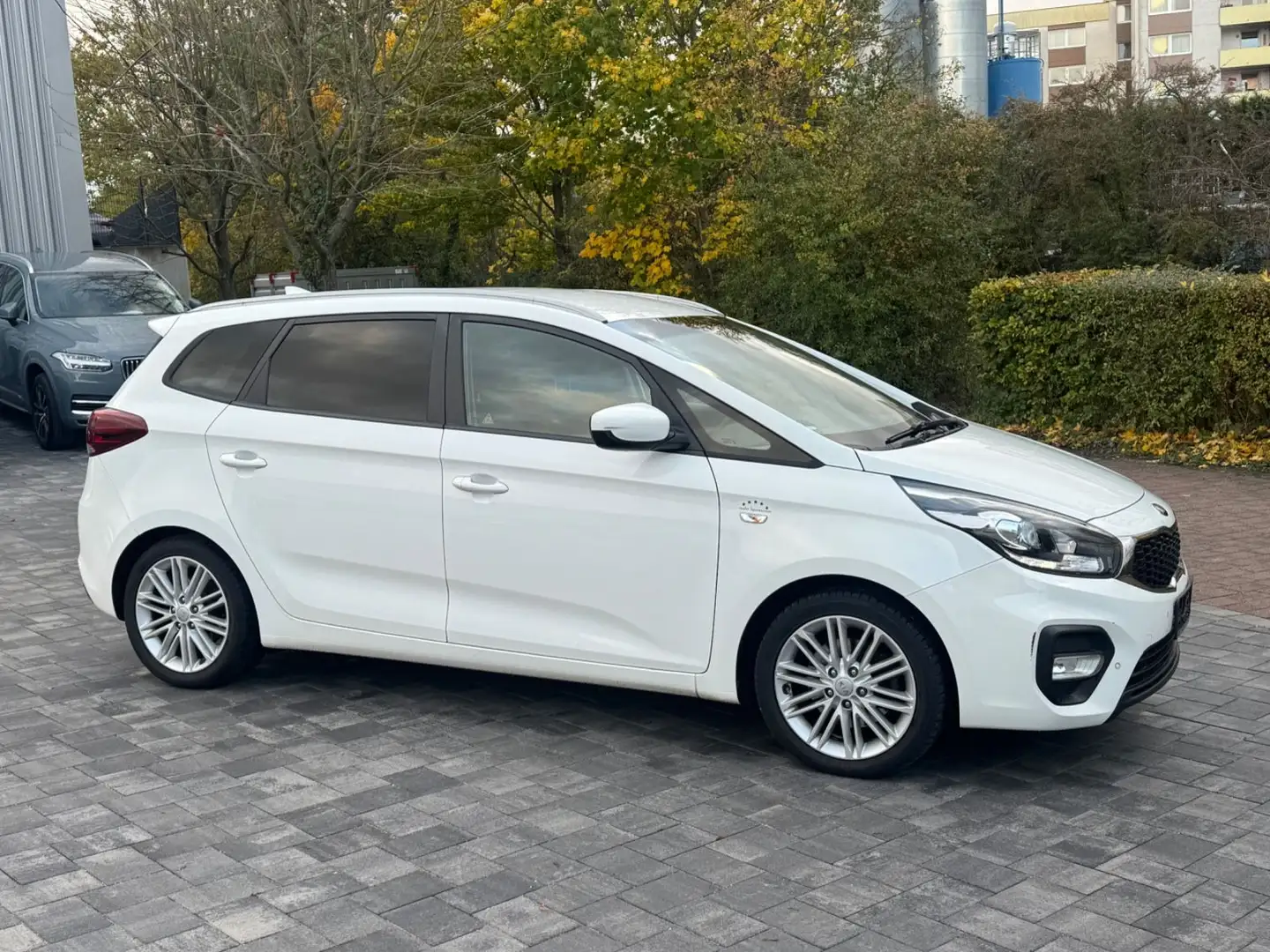 Kia Carens FIFAWorld Cup +NAVI+WR+AHK+SH+ZV+1.Hand Weiß - 1