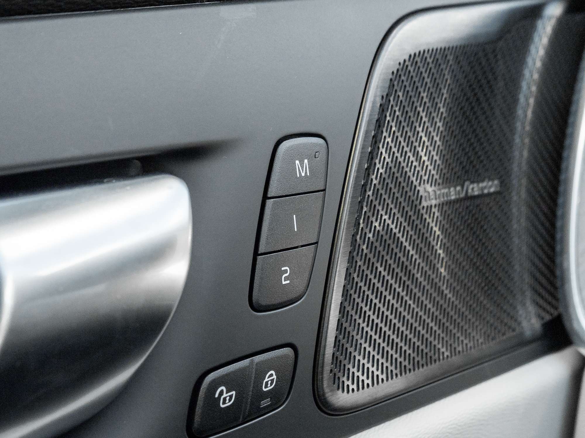 2025 Volvo XC60 T8 AWD ULTRA LOW MILEAGE |21"WHEELS |HARMAN KARDON thumb 18