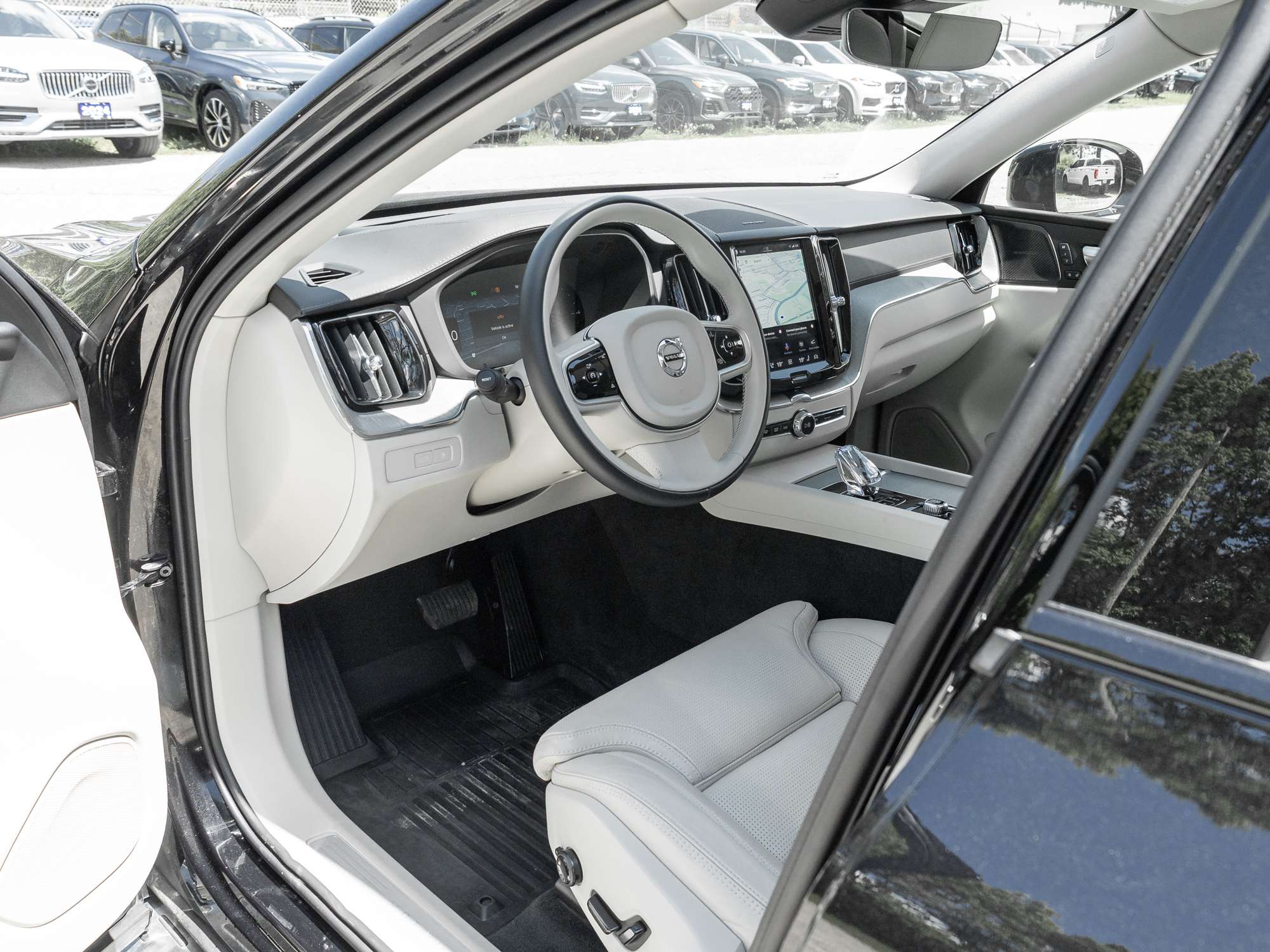 2025 Volvo XC60 T8 AWD ULTRA LOW MILEAGE |21"WHEELS |HARMAN KARDON thumb 8
