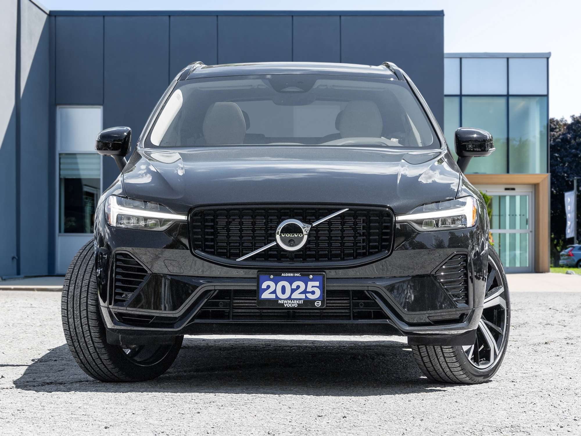 2025 Volvo XC60 T8 AWD ULTRA LOW MILEAGE |21"WHEELS |HARMAN KARDON alt 2