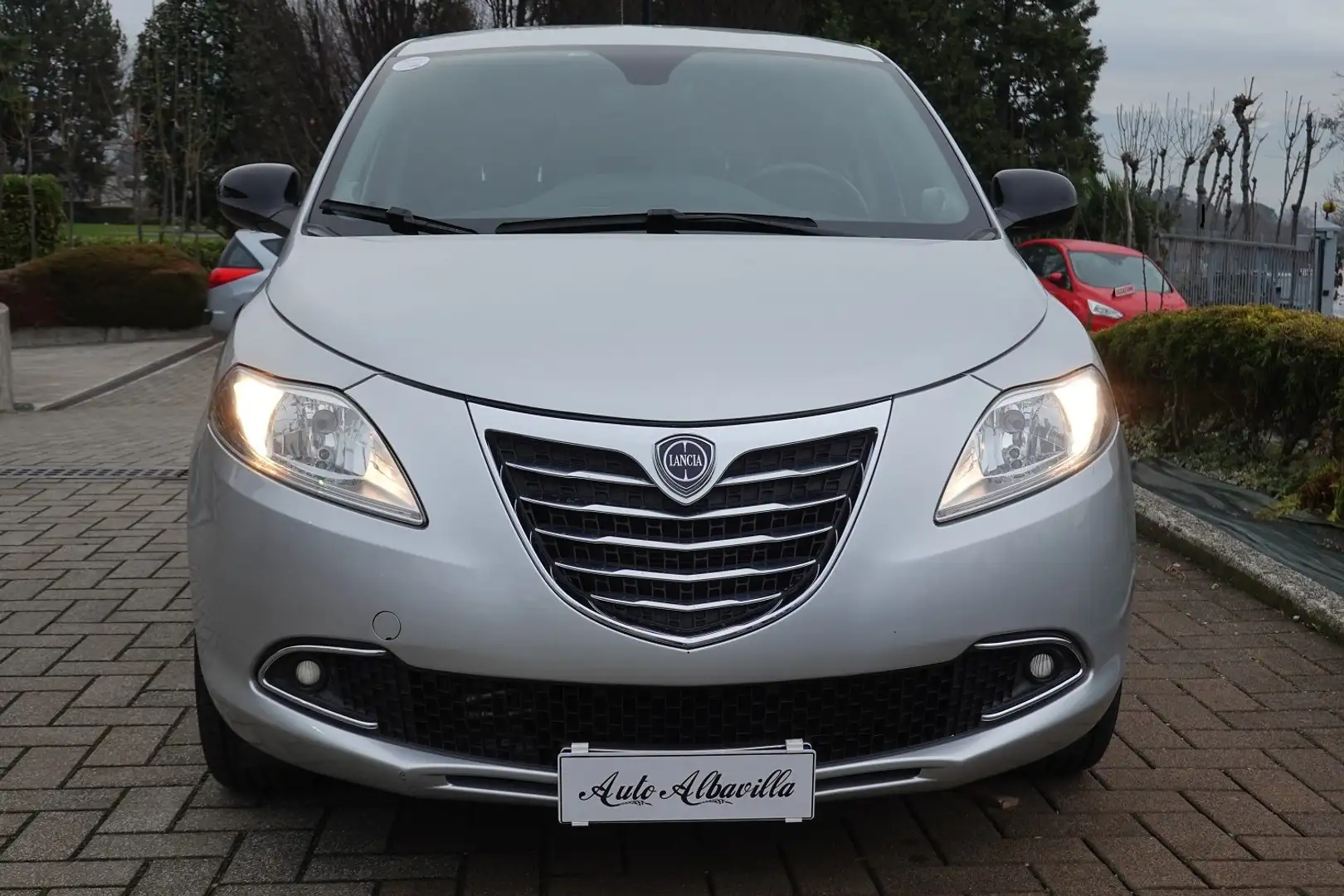 Lancia Ypsilon PLATINUM S&S 1.2 69CV Zilver - 2