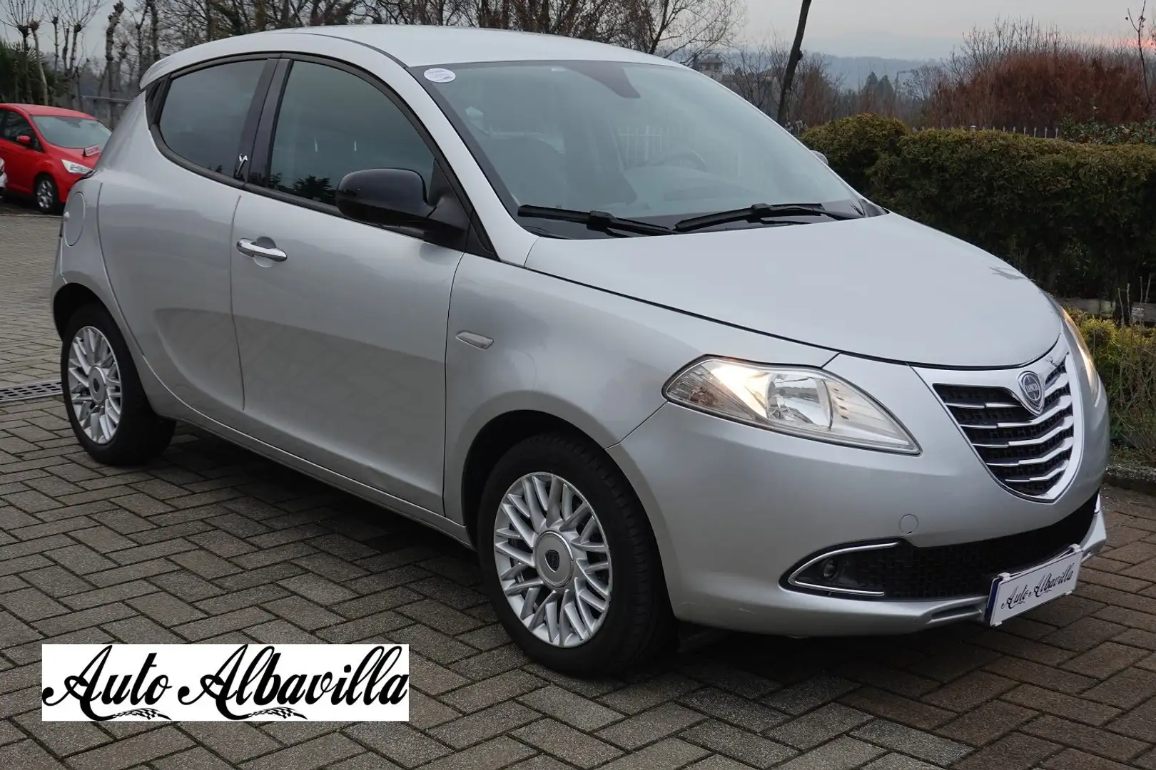 Lancia Ypsilon PLATINUM S&S 1.2 69CV Zilver - 1