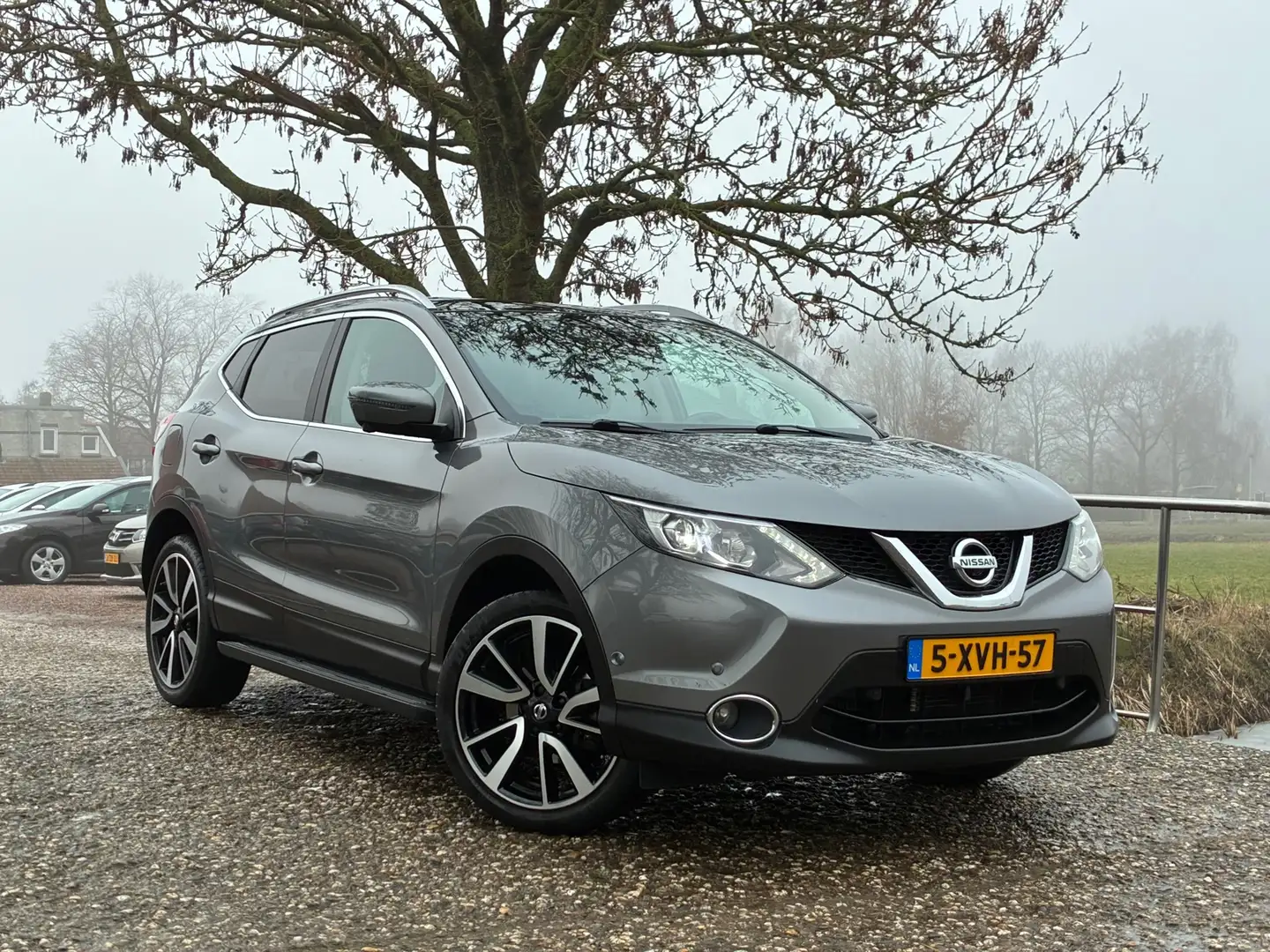 Nissan Qashqai 1.2 Tekna | Automaat + Pano + Key-less + Leder nu Grau - 1