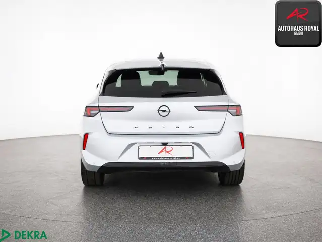 Opel Astra view 4