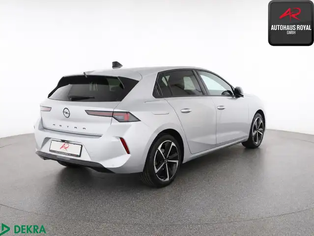 Opel Astra view 5