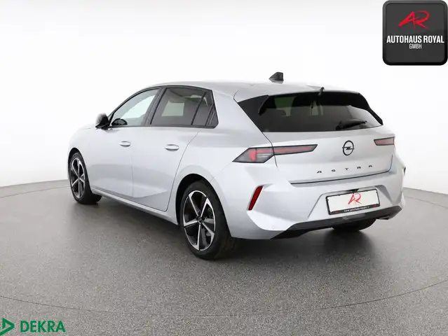 Opel Astra view 3