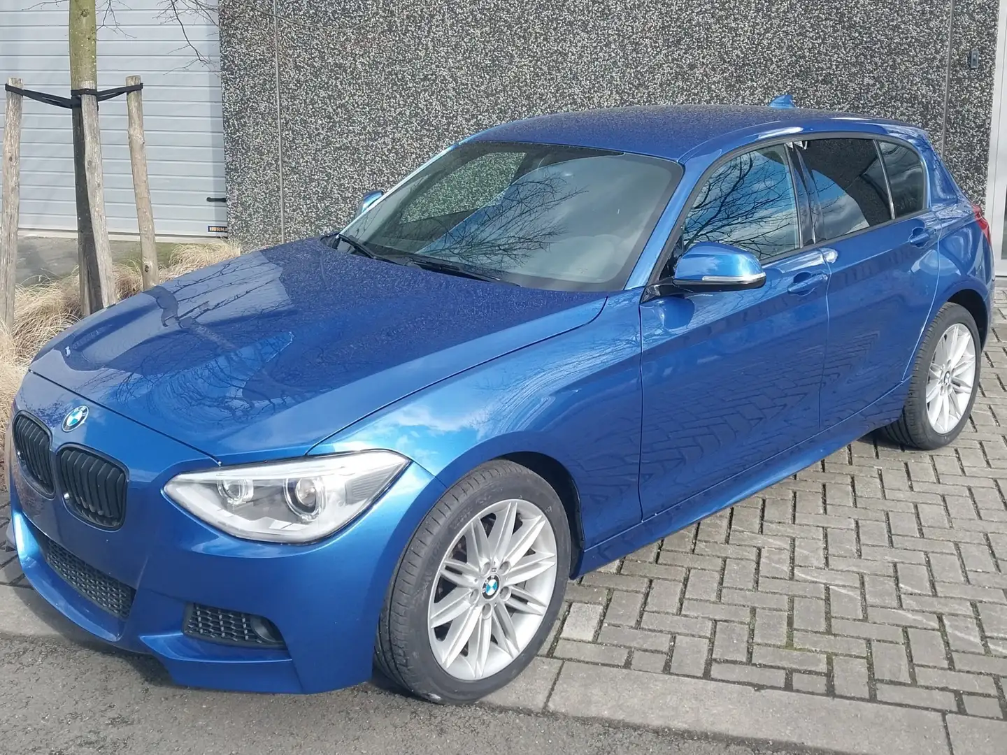 BMW 114 114i Bleu - 1
