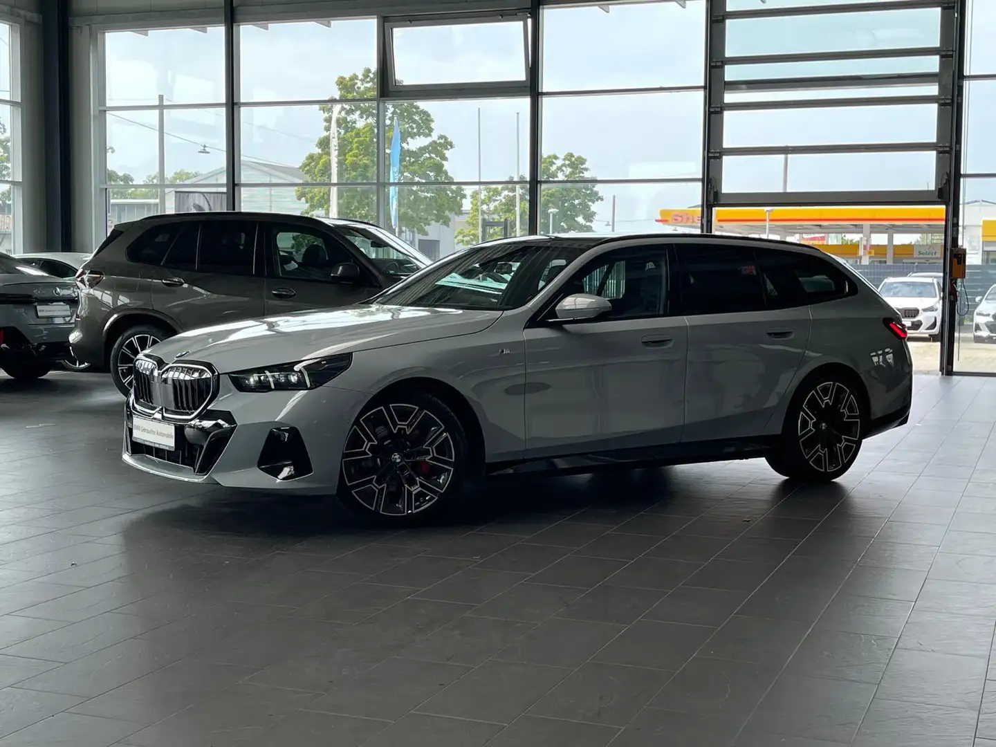 BMW 520 d Tour. xDrive M Sport Pro 360°/Pano/K.Zg/20"/ICON Gris - 2