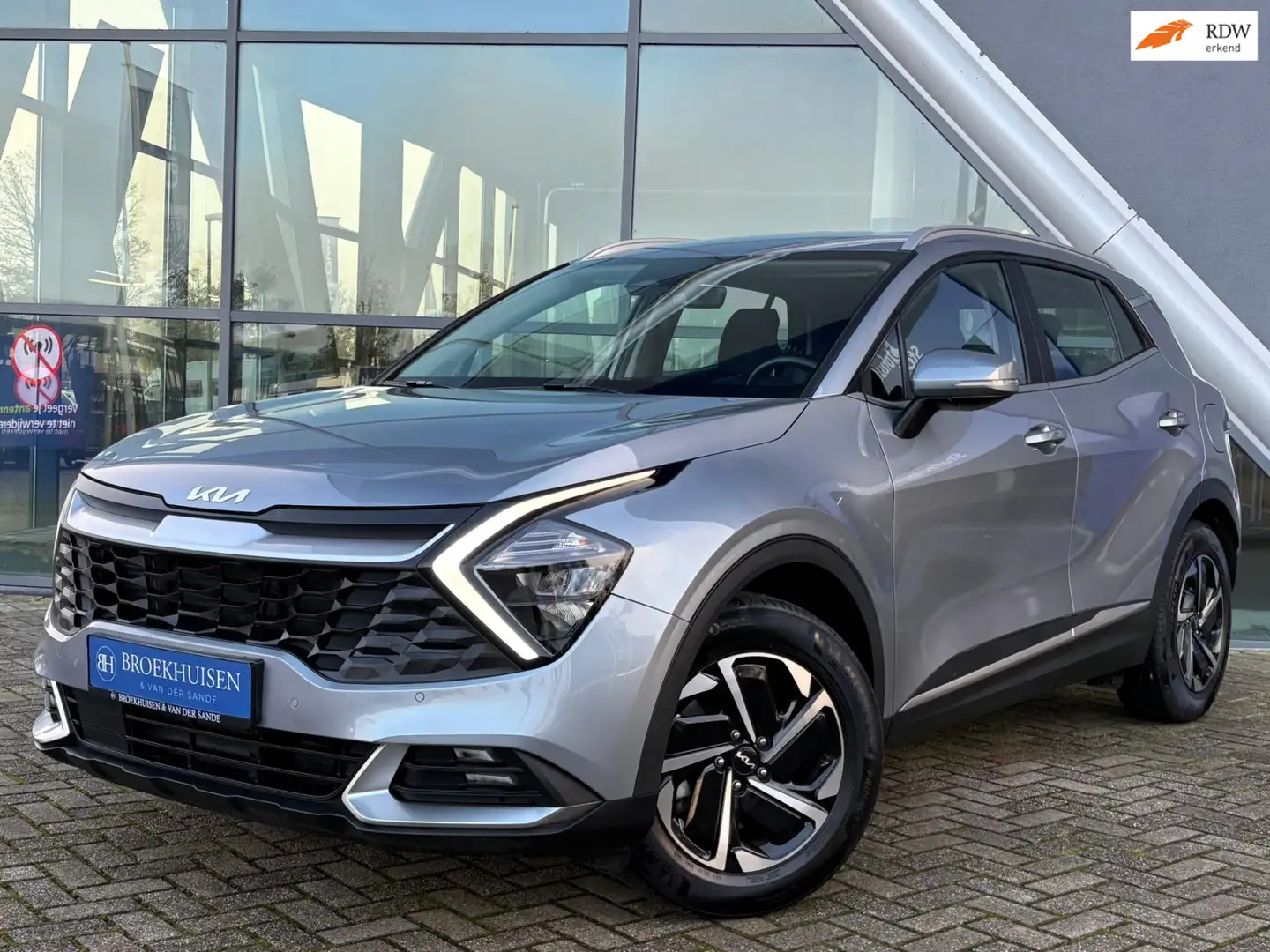 Kia Sportage 1.6 T-GDi Hybrid DynamicLine HEV 230pk Automaat / Grijs - 1