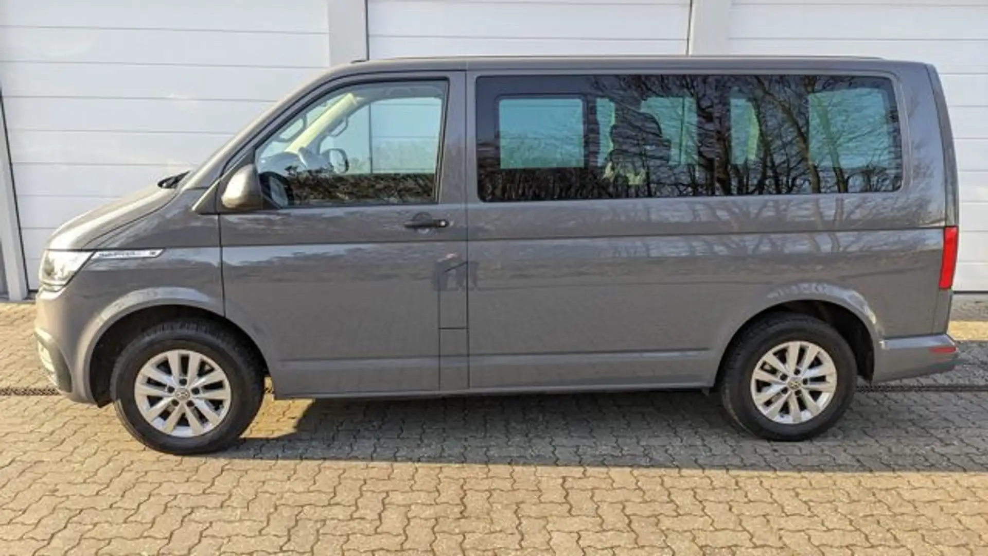 Volkswagen T6.1 Multivan Family 2.0 TDI*7 Sitze*1 Hand* Grau - 1