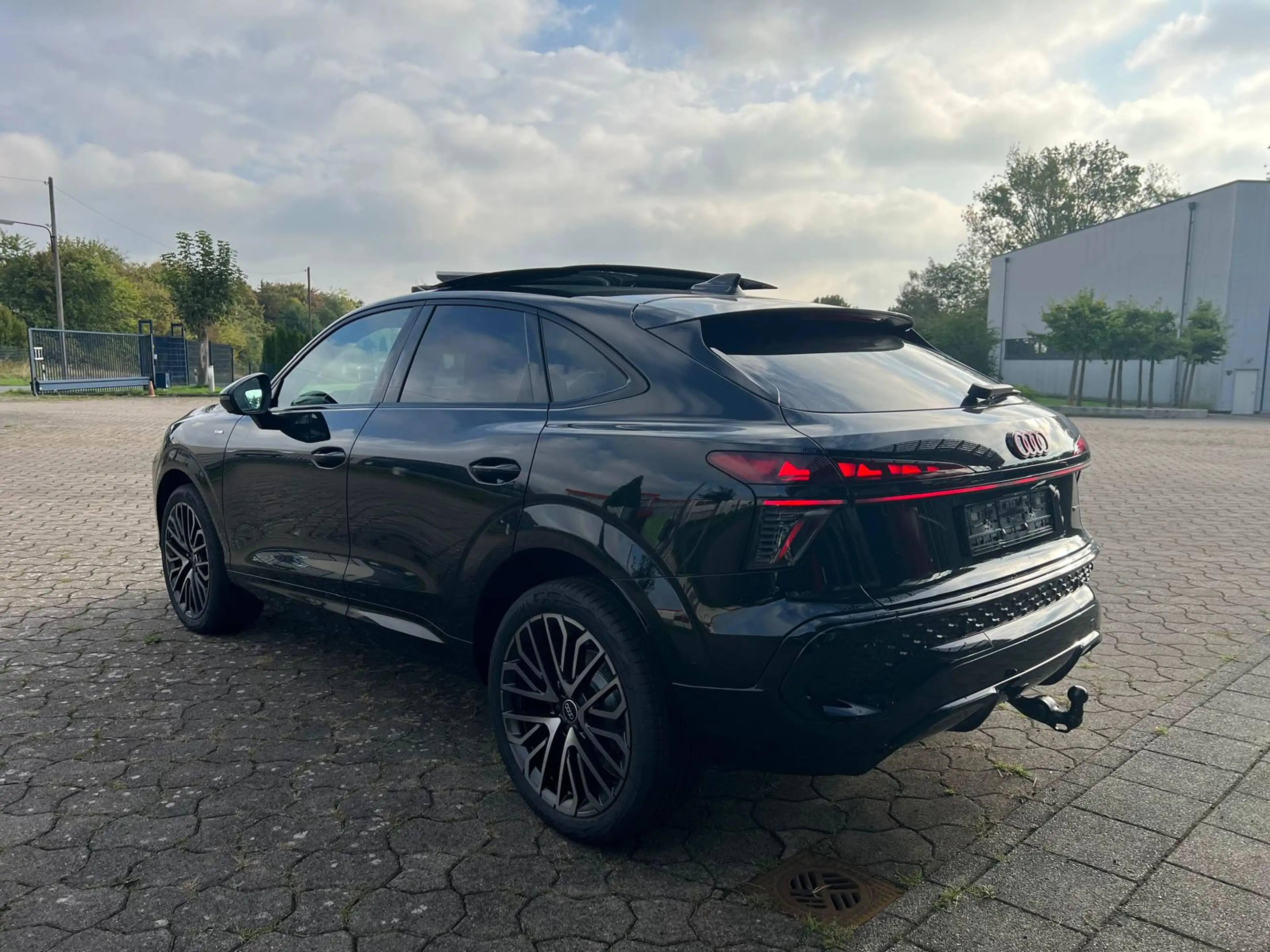Audi Q3 Sportback SLINE **LP: 80K**/193PS/TECHPRO/20"/PANO — photo 5