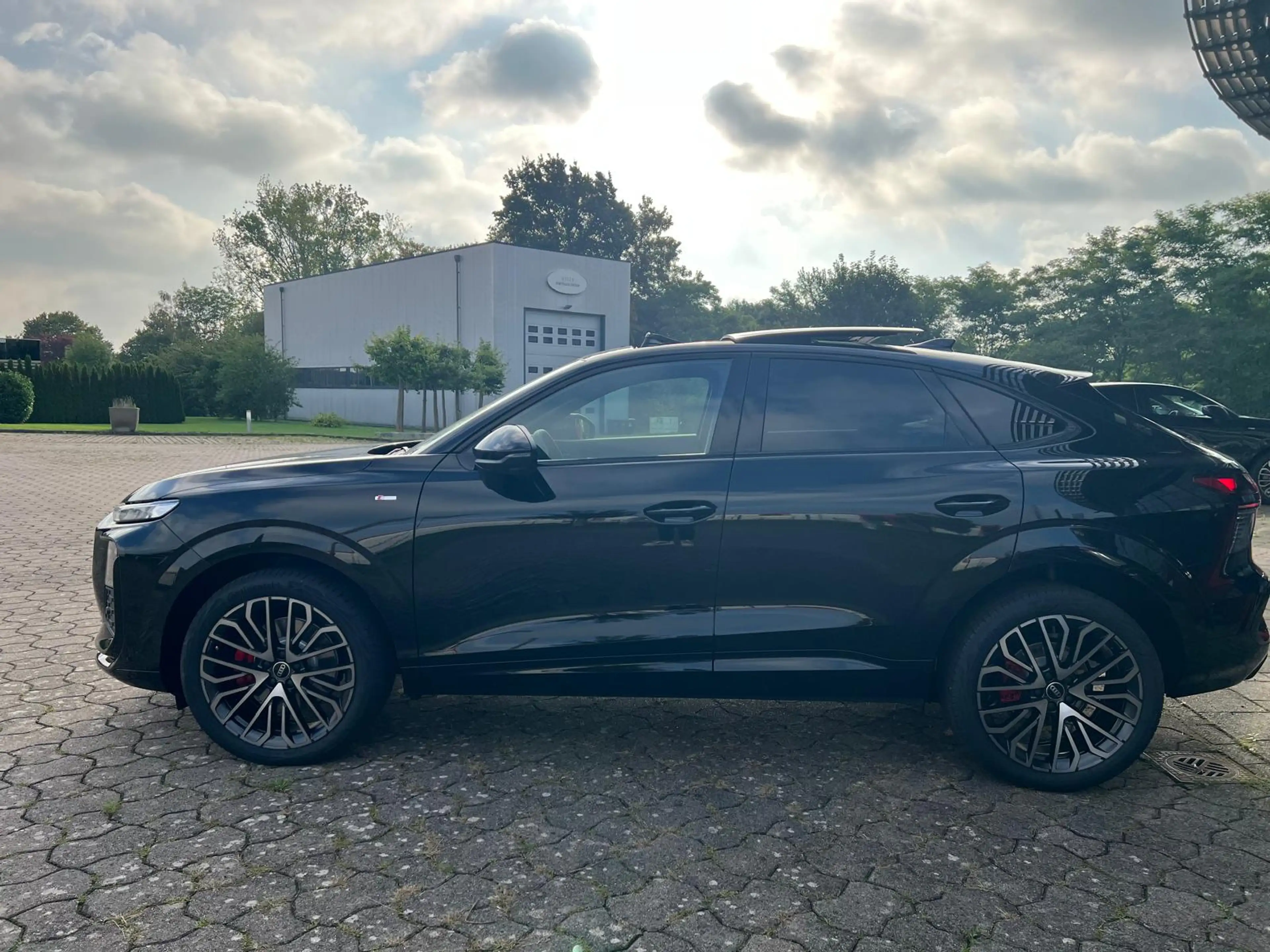 Audi Q3 Sportback SLINE **LP: 80K**/193PS/TECHPRO/20"/PANO — photo 4