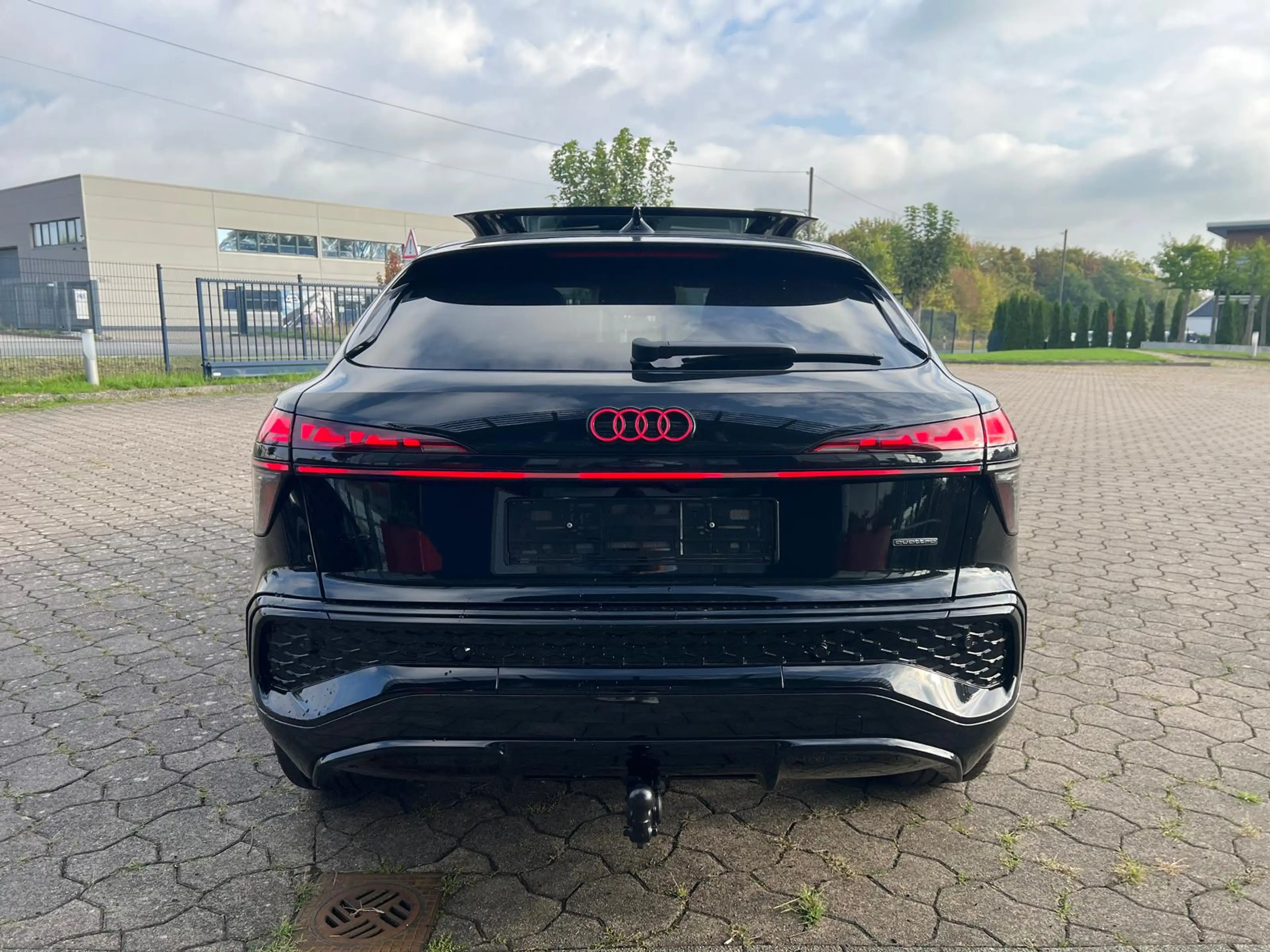 Audi Q3 Sportback SLINE **LP: 80K**/193PS/TECHPRO/20"/PANO — photo 6